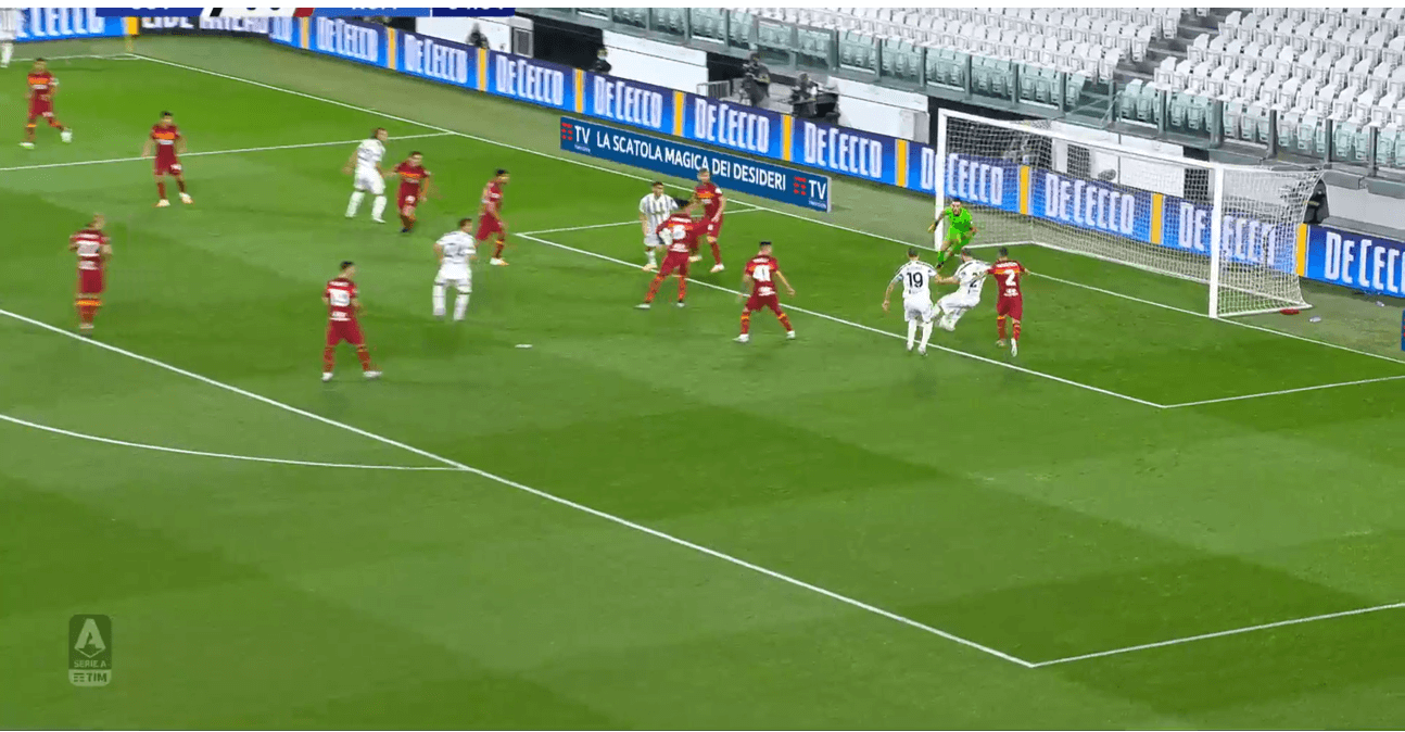 Juventus' corner kick goal vs. a very zonal AS Roma