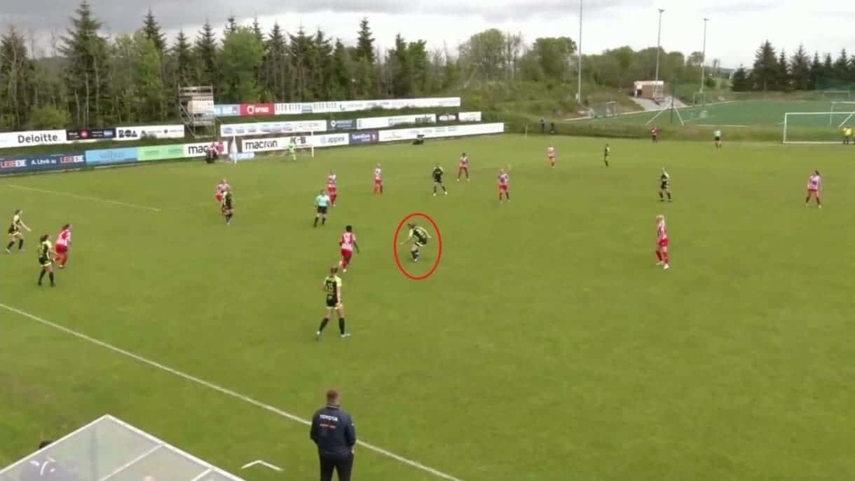 Signe Gaupset at Brann Kvinner 2022 - scout report - tactical analysis tactics