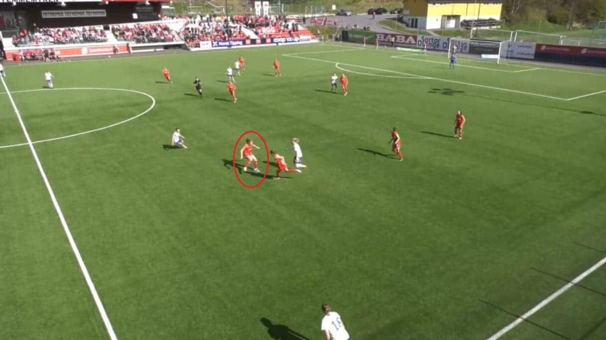 Signe Gaupset at Brann Kvinner 2022 - scout report - tactical analysis tactics